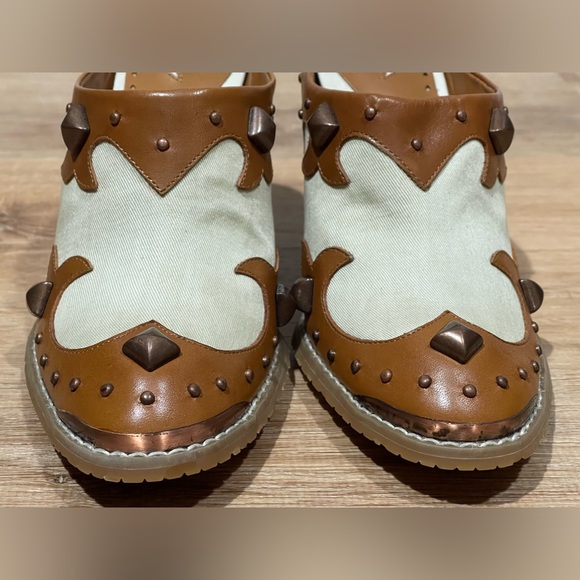 NEW Donald J Pilner Alexia Tan Canvas Studded Sportique Mule Size 7.5 - Picture 3 of 11